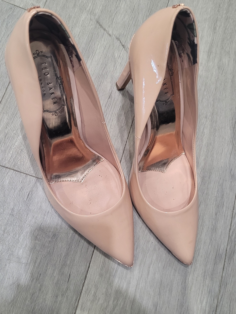 Ted Baker Nude Heel With Gold Bow Accent Pumps,size 38.5